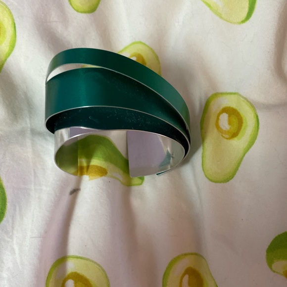 Unique green & silver bangle - Picture 4 of 6